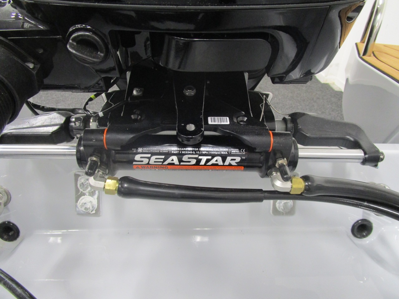 Seastar hydraulic steering with power assist pump