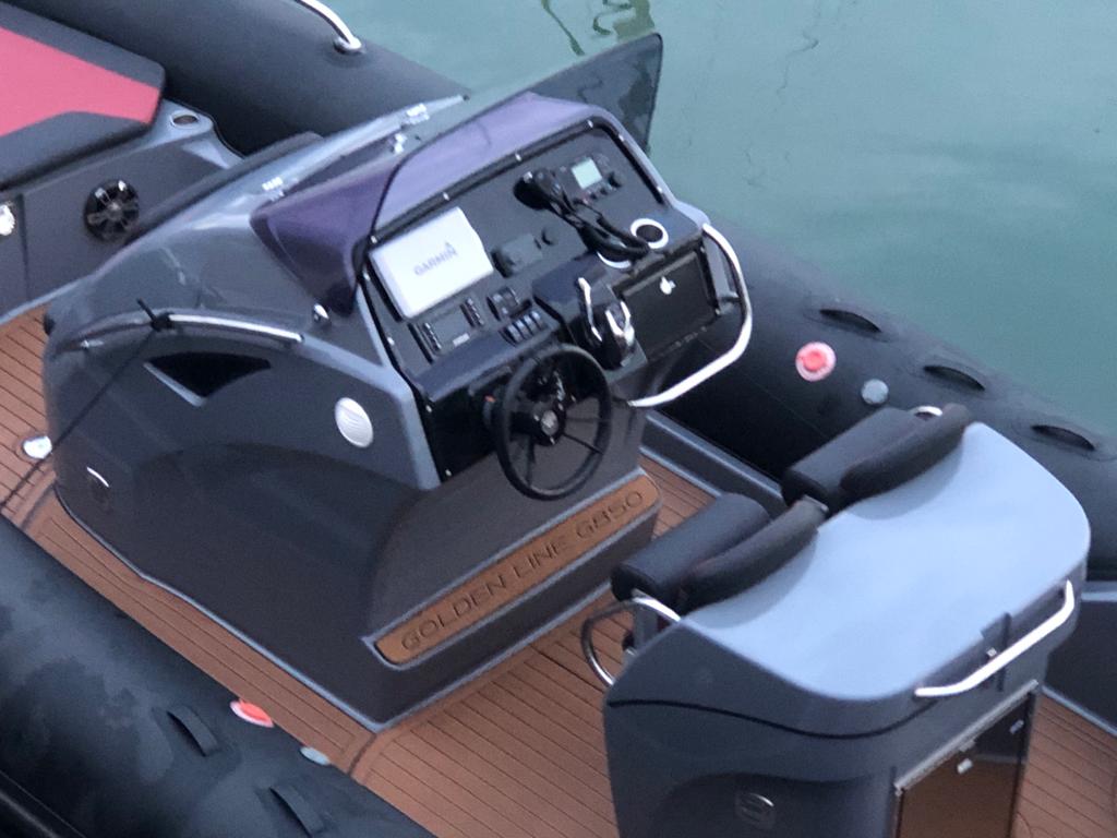 GRAND G850 RIB console and helm seats