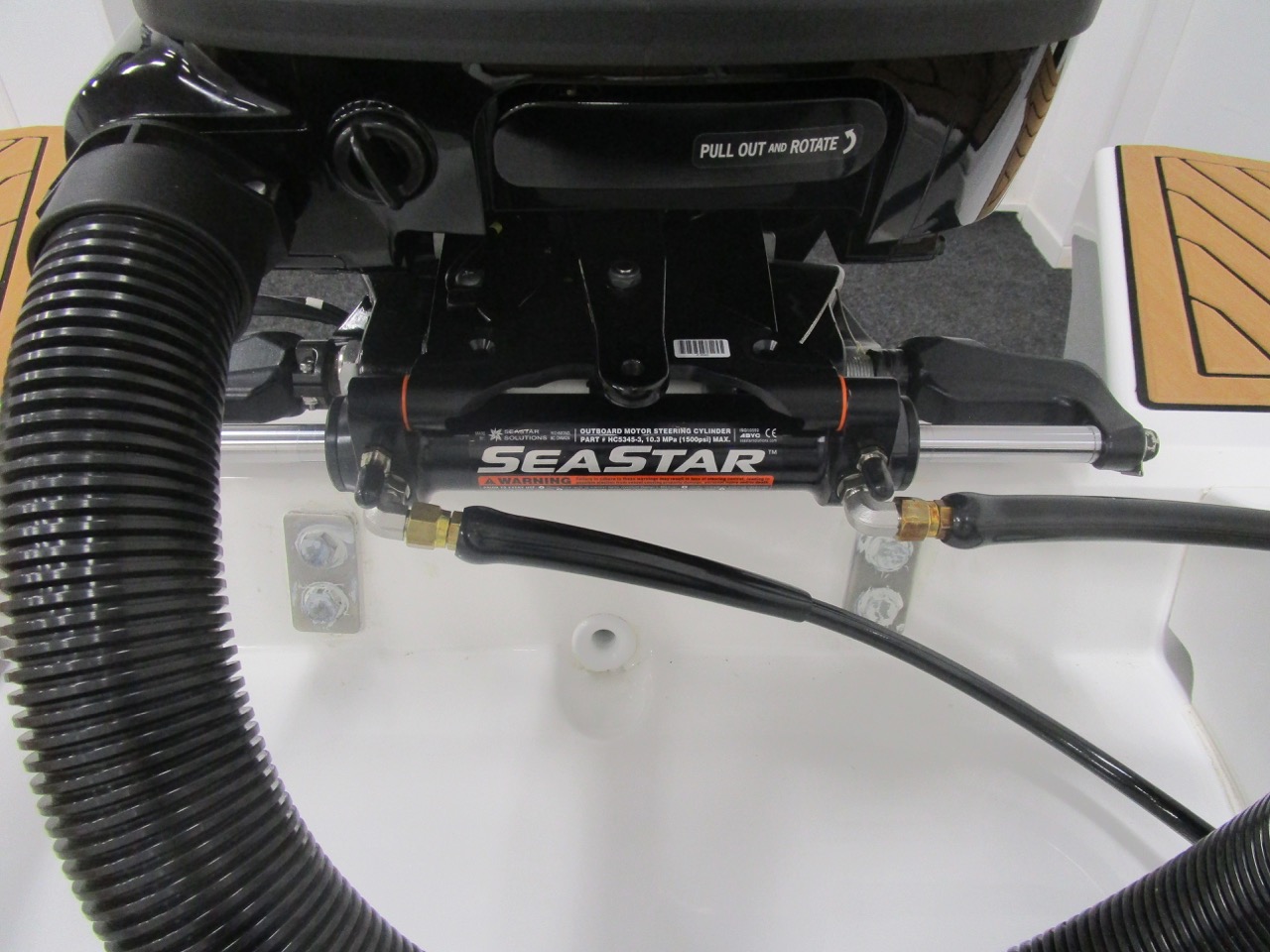 GRAND G850 RIB Sea star hydraulic steering with power assist pump