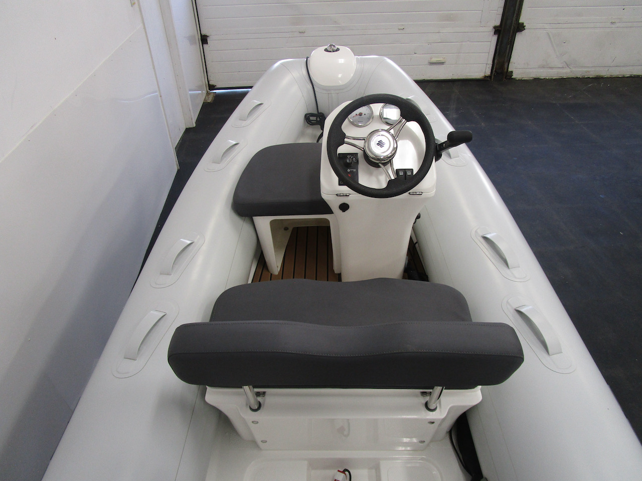 GRAND S330 RIB helm seat, console and side seat